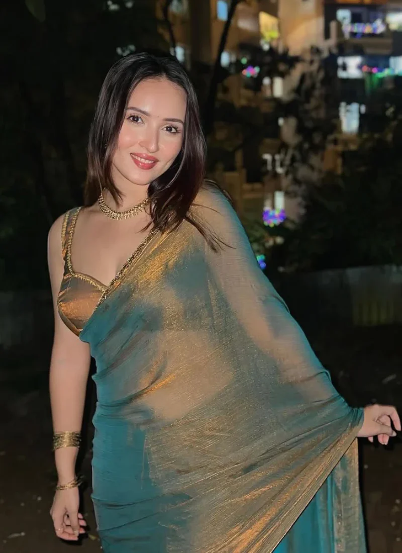 Amazing Teal Green Shaded Heavy Lace Border Silk Saree For Reception - Image 4